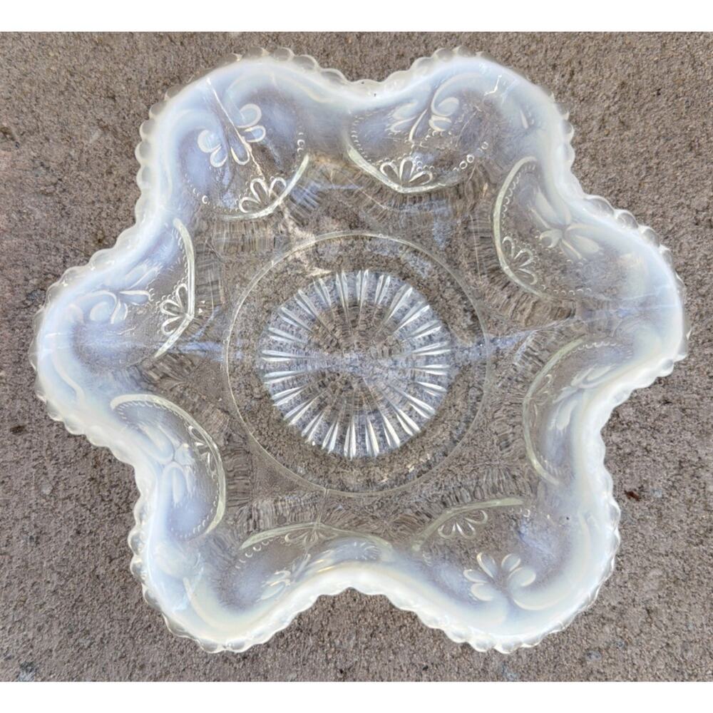 Vintage Dugan Jeweled Heart White Opalescent Berry Bowl Dish